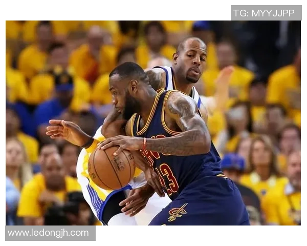 2016年NBA总决赛第三场骑士与勇士的激烈对决回顾与精彩瞬间分析